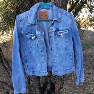 LEVI STRAUSS light blue wash 100% cotton denim jacket